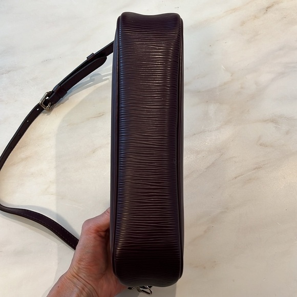Louis Vuitton Cassis Epi Leather Montaigne Clutch Bag! - Picture 4 of 10